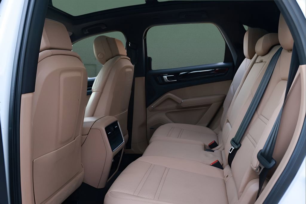 Used 2023 Porsche Cayenne image 11