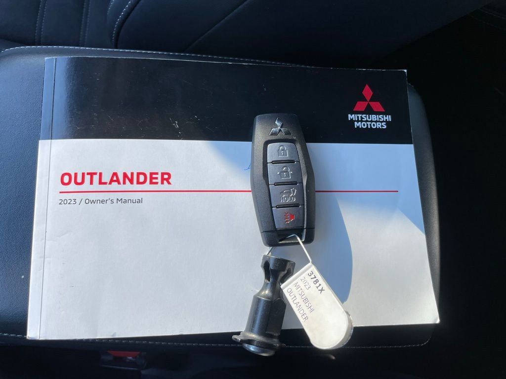 Used 2023 Mitsubishi Outlander SE Black Edition image 45