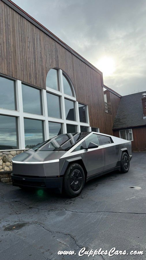 Used 2025 Tesla Cybertruck AWD Crew Cab image 48