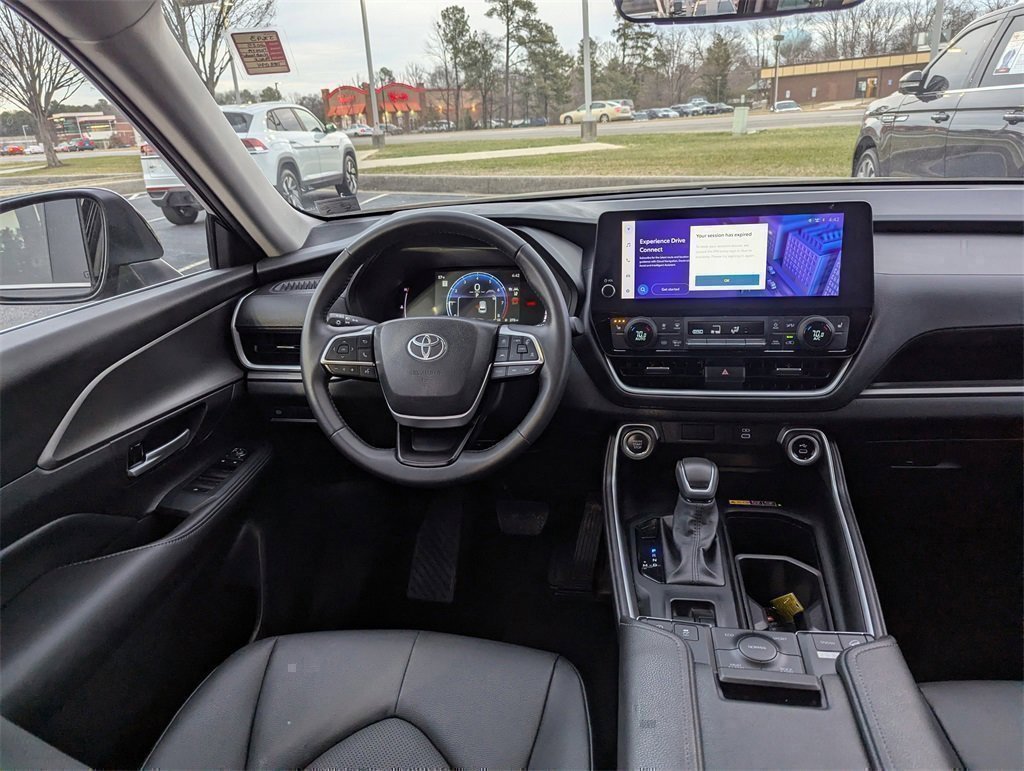 Used 2025 Toyota Grand Highlander AWD image 11