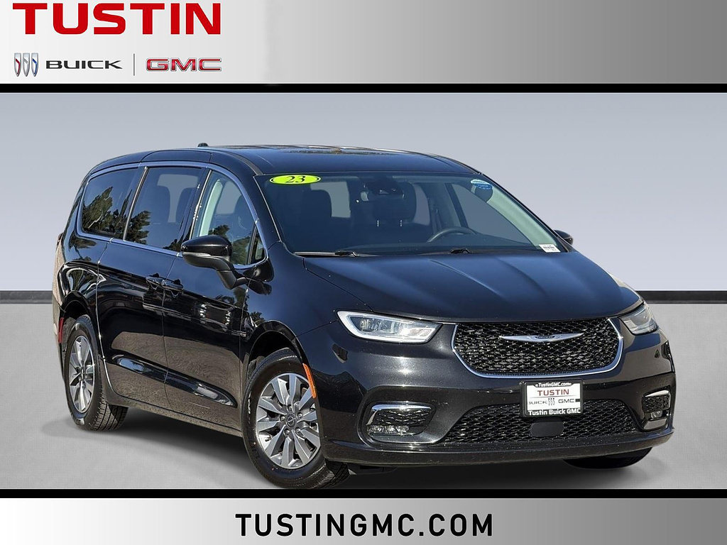 Used 2023 Chrysler Pacifica Touring-L