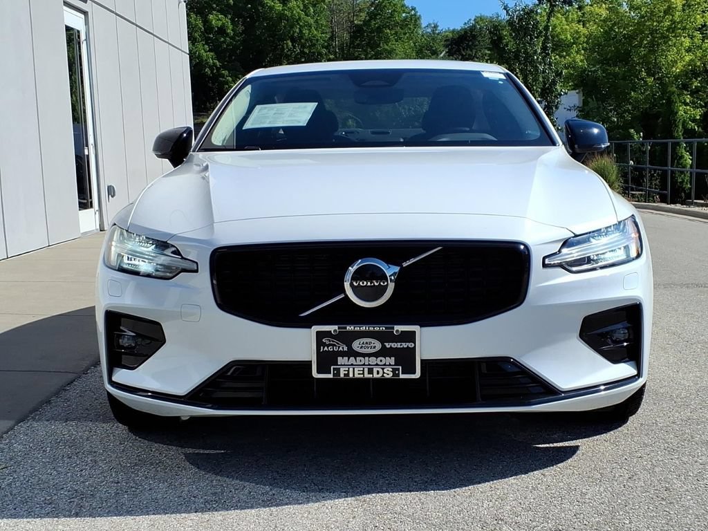 Certified 2025 Volvo S60 B5 Core FWD image 2