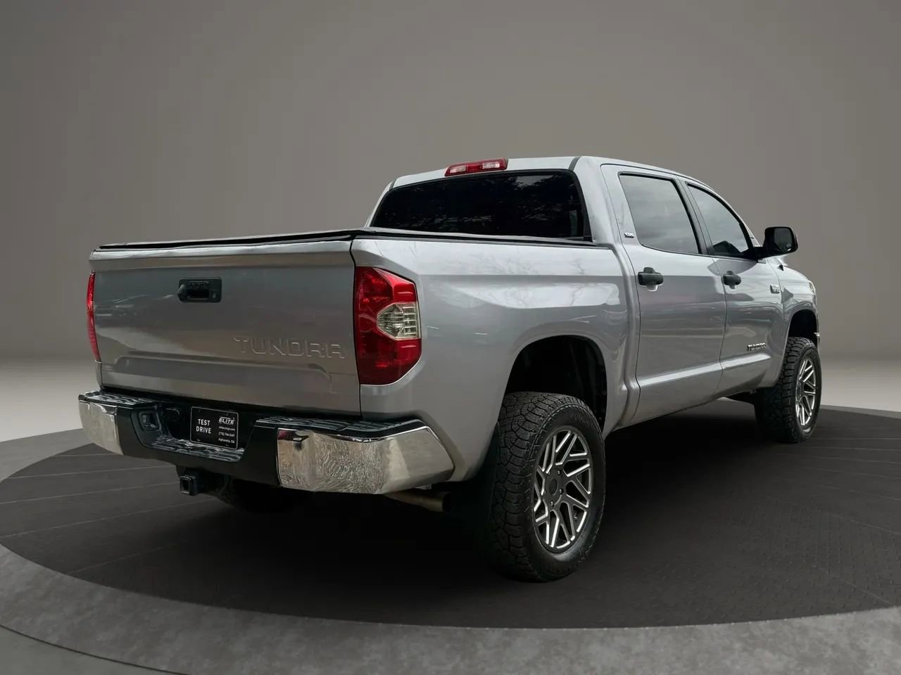 Used 2018 Toyota Tundra SR5 w/ SR5 Upgrade Package image 4