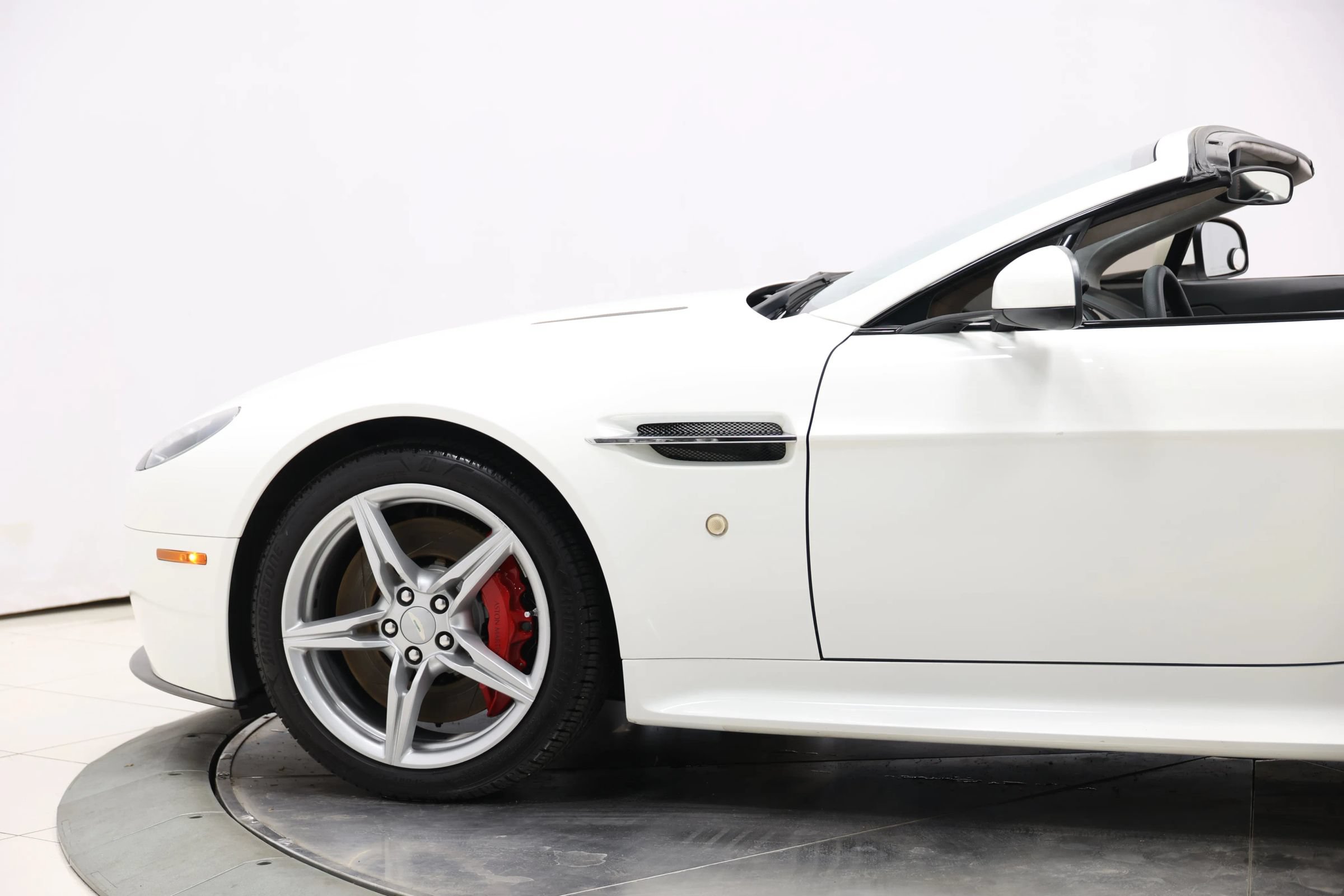 Used 2016 Aston Martin V8 Vantage GT RWD image 6