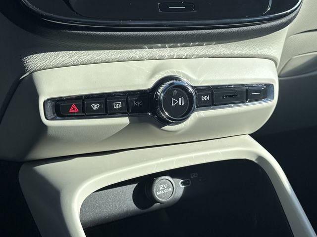 New 2026 Volvo XC40 B5 Ultra w/ Climate Package image 18