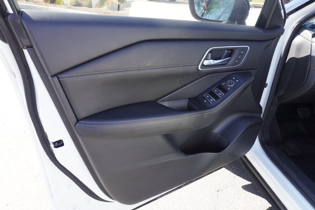 Certified 2024 Nissan Rogue Platinum w/ Platinum Premium Package FWD image 15