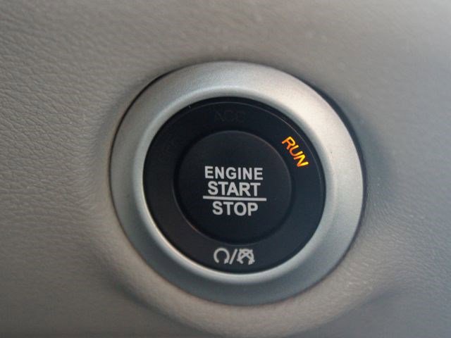 Used 2023 Chrysler Pacifica Touring-L image 8