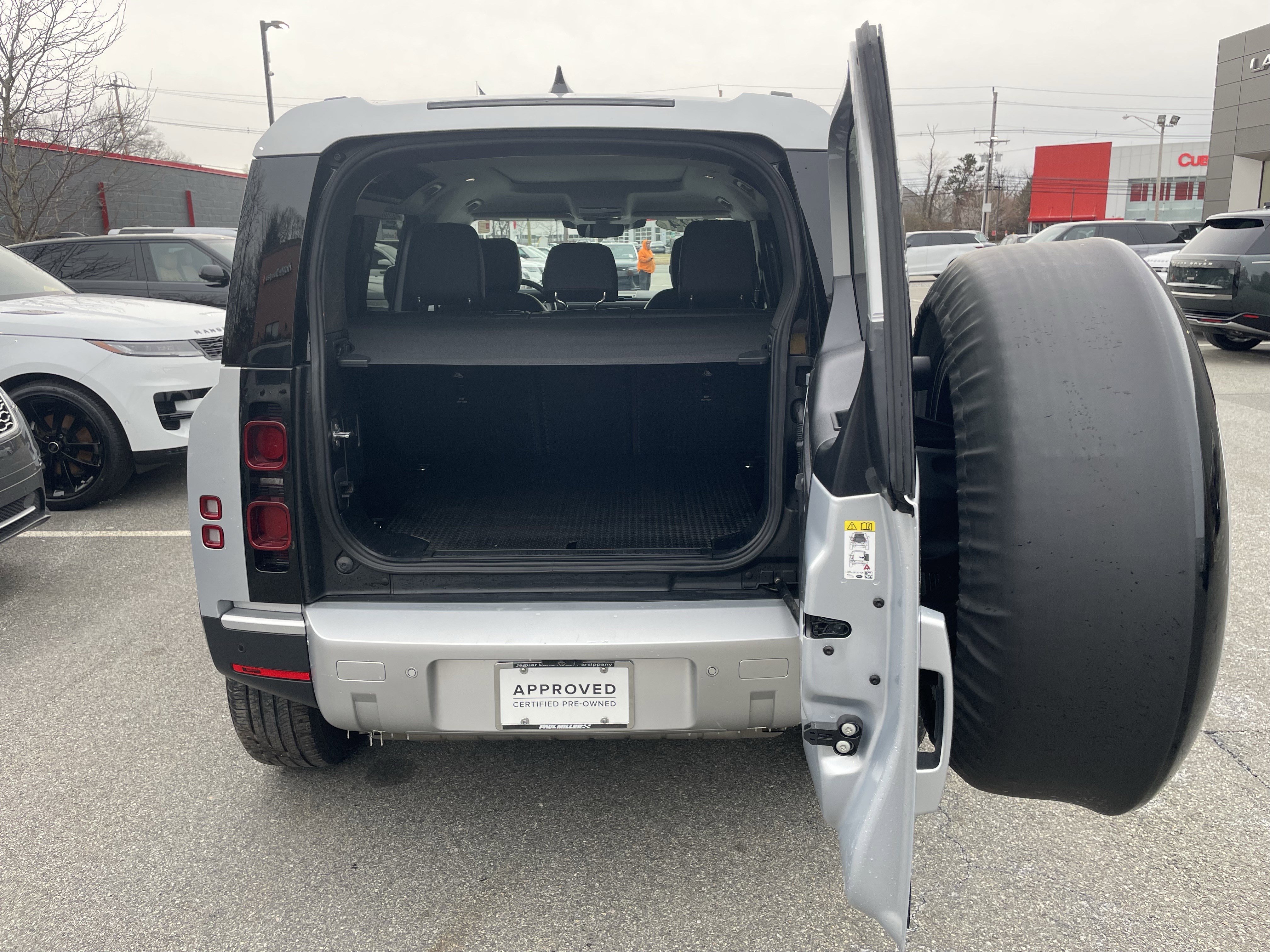 Used 2024 Land Rover Defender 110 S image 36