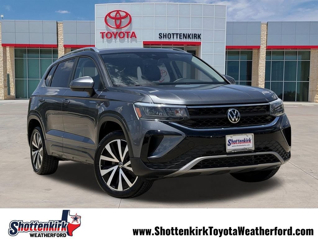 Used 2022 Volkswagen Taos SE w/ IQ.Drive SE Package FWD image 1