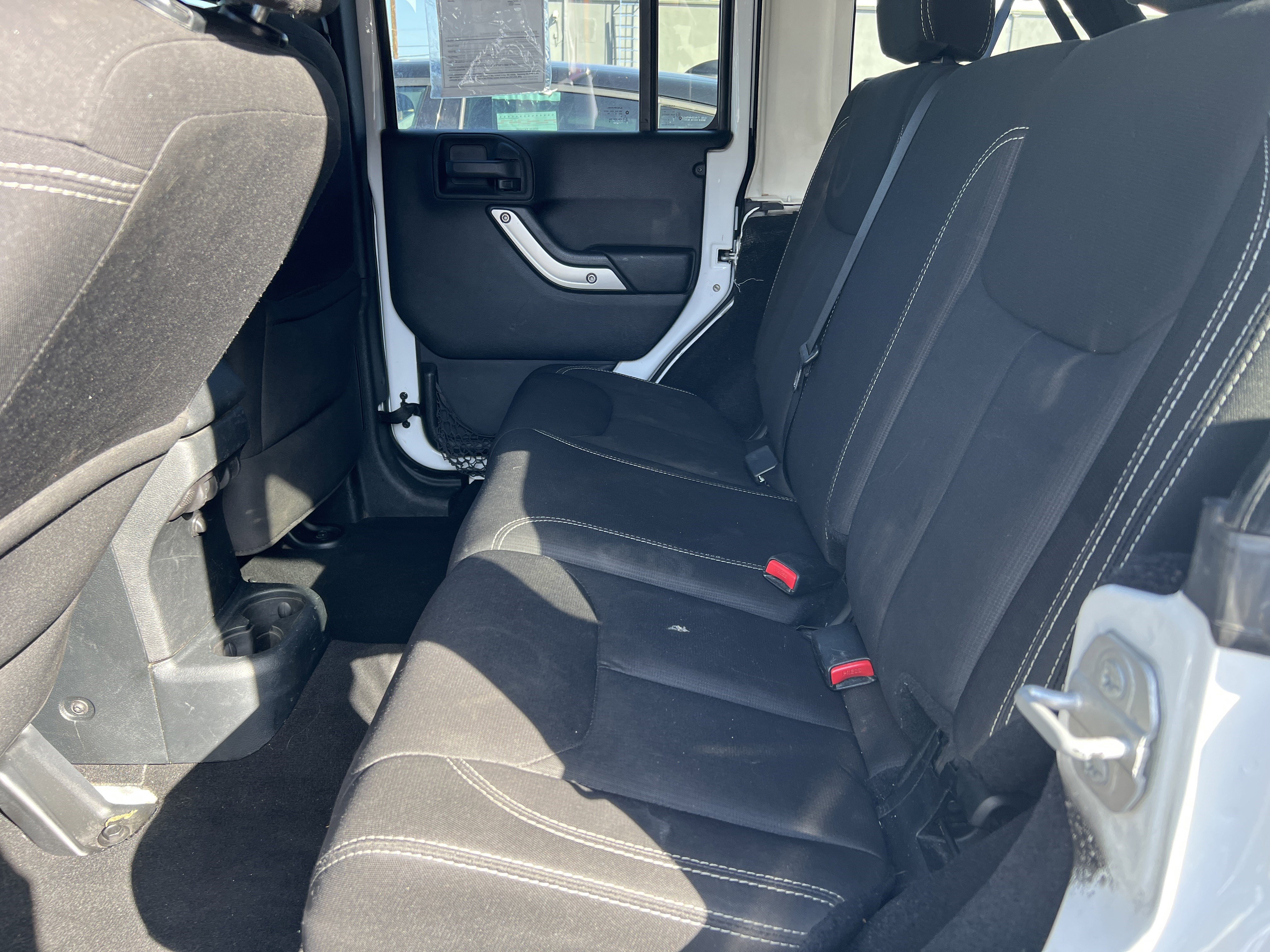 Used 2015 Jeep Wrangler Unlimited Rubicon w/ Connectivity Group AWD/4WD image 14