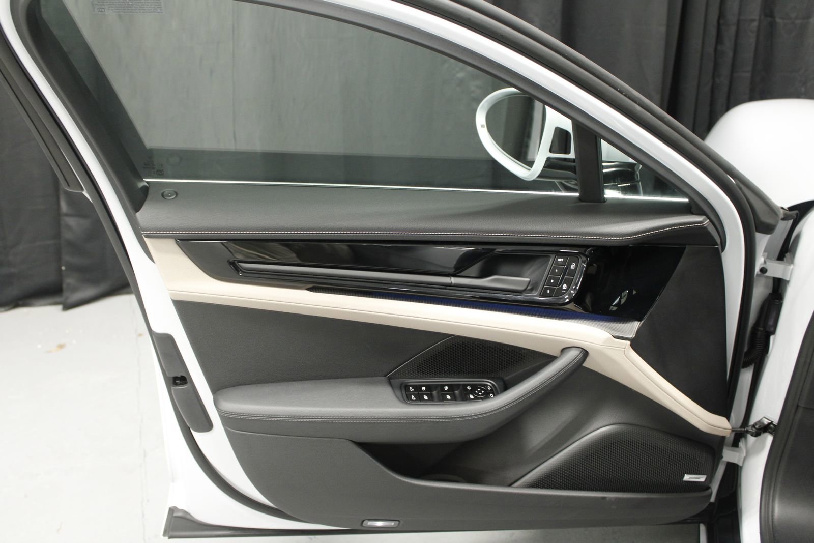 Used 2025 Porsche Panamera 4 image 23