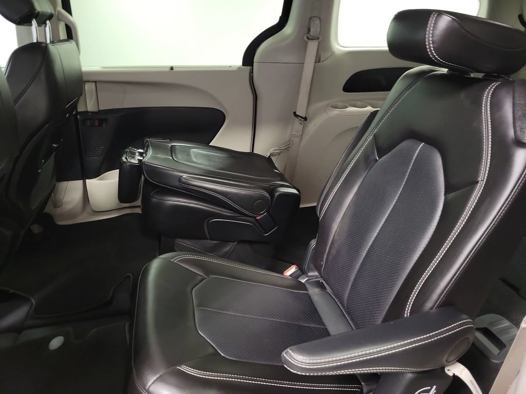 Used 2024 Chrysler Pacifica Touring-L FWD image 30