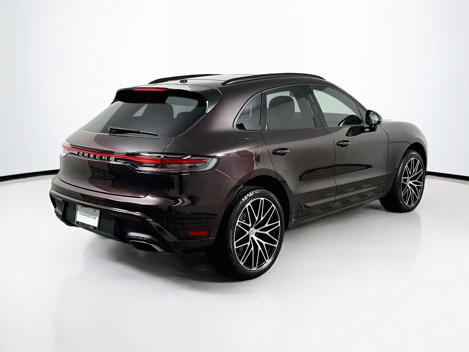 Certified 2026 Porsche Macan AWD/4WD image 9