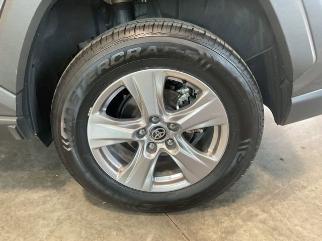 Used 2024 Toyota RAV4 XLE AWD/4WD image 7