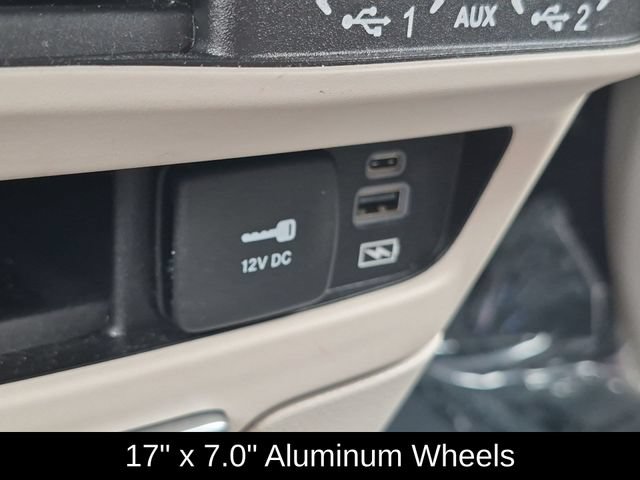Used 2022 Chrysler Pacifica Touring-L FWD image 21