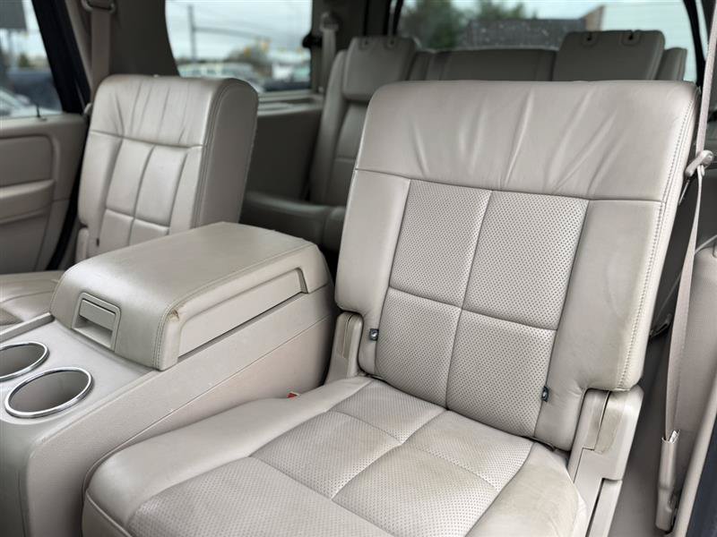 Used 2010 Lincoln Navigator 4WD image 17