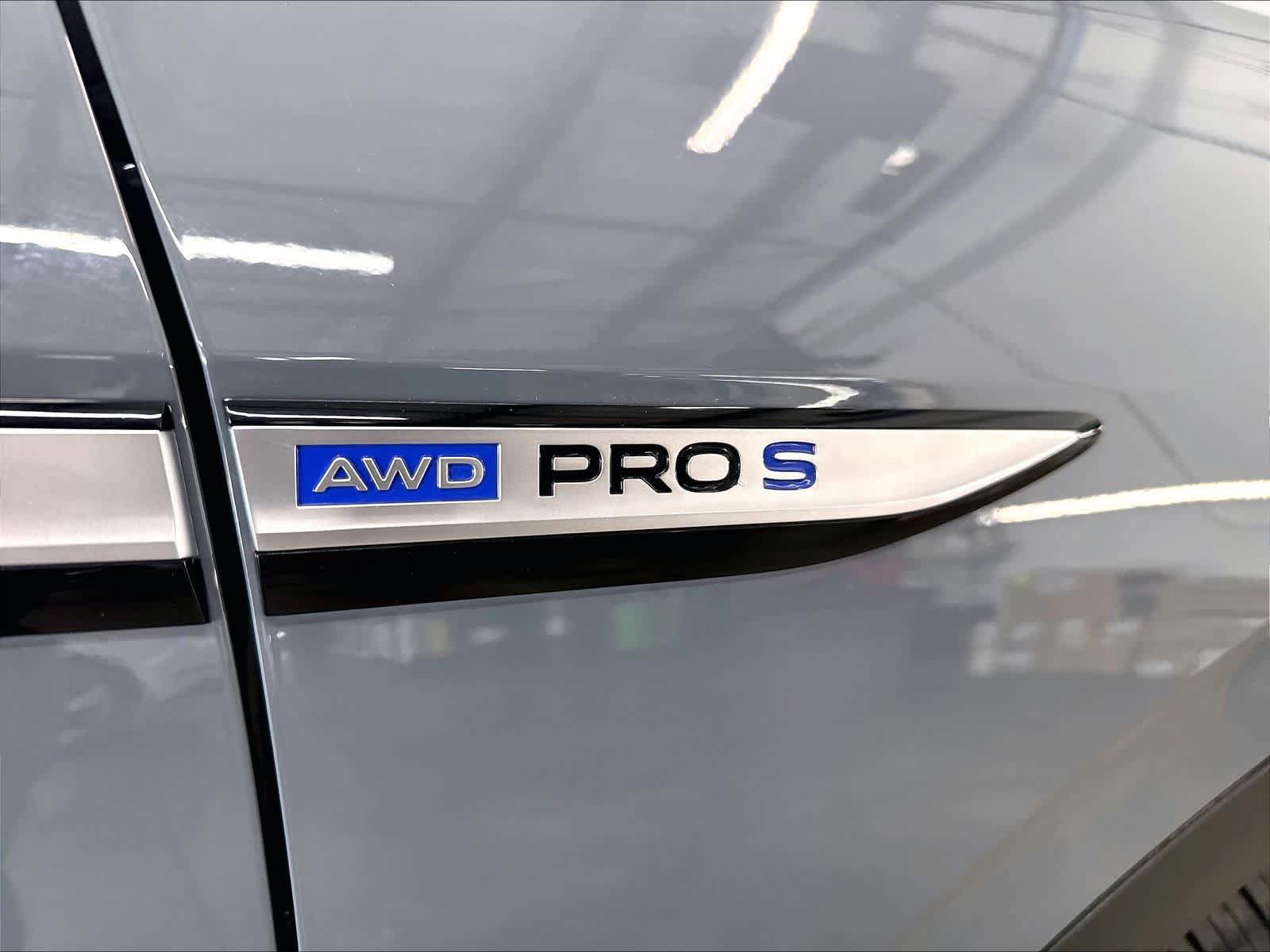 Used 2023 Volkswagen ID.4 Pro S Plus AWD/4WD image 28