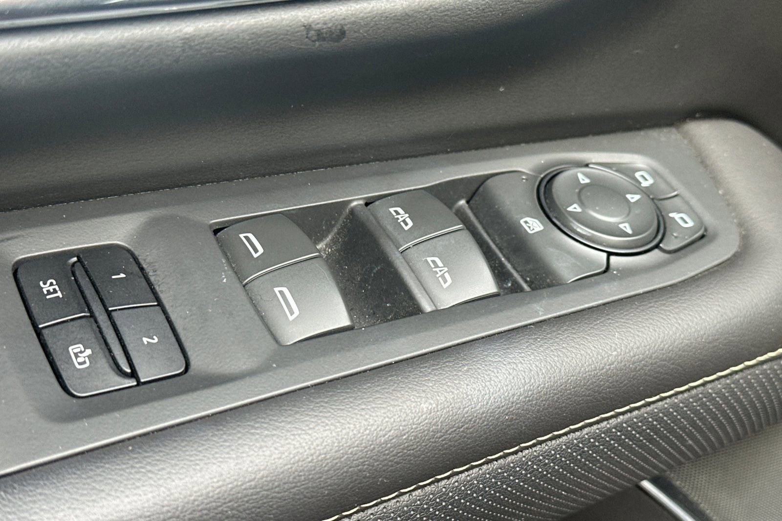 Used 2023 GMC Yukon SLT image 12