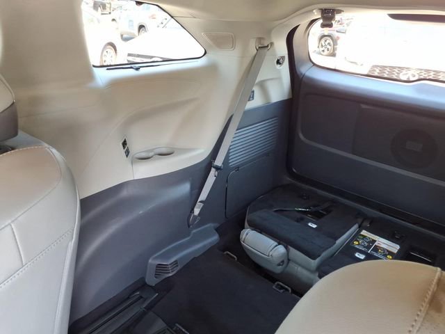 Used 2022 Toyota Sienna Limited FWD image 7