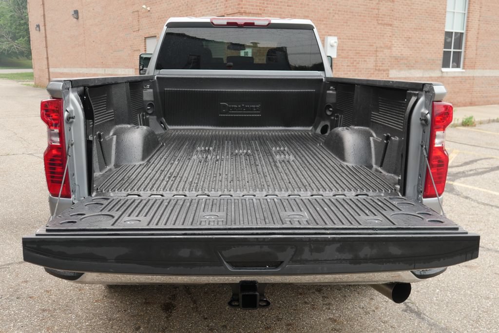 Used 2025 Chevrolet Silverado 2500 LT w/ Safety Package AWD/4WD image 9