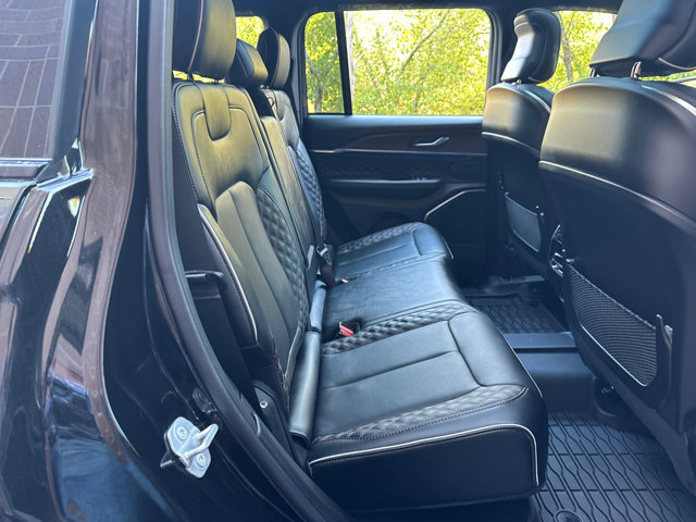 Used 2025 Jeep Grand Cherokee Summit w/ Obsidian Package image 33