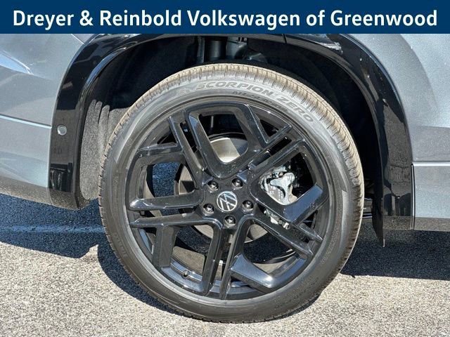 New 2026 Volkswagen Tiguan SE R-Line image 9