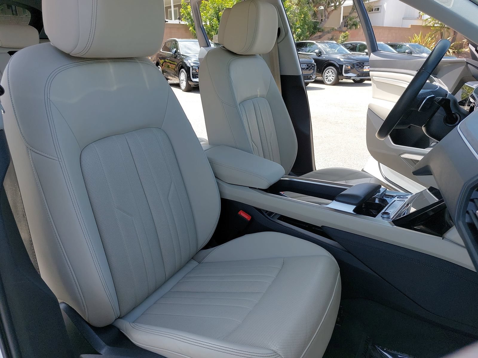 Used 2024 Audi Q8 e-tron Premium Plus w/ Premium Plus Package AWD/4WD image 10