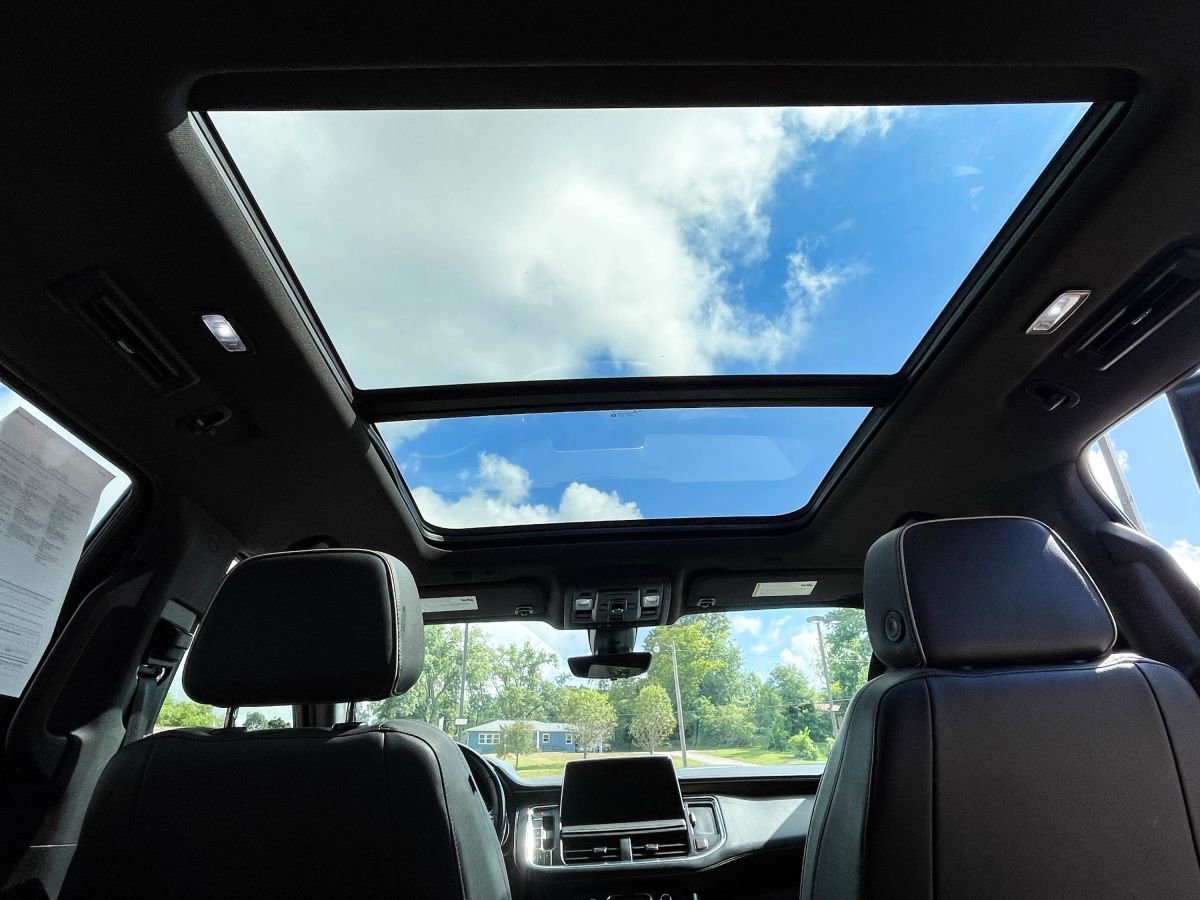 Used 2021 Chevrolet Tahoe Premier w/ Premium Package image 6