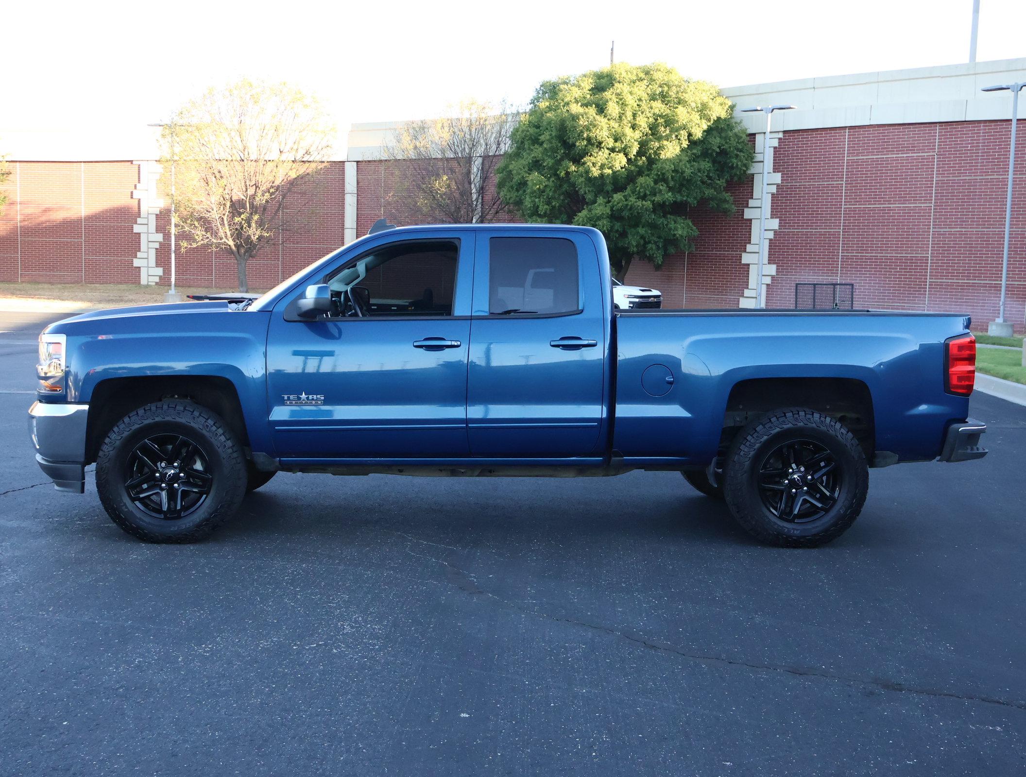 Used 2018 Chevrolet Silverado 1500 LT w/ Texas Edition RWD image 25