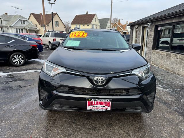 Used 2017 Toyota RAV4 LE AWD/4WD image 2