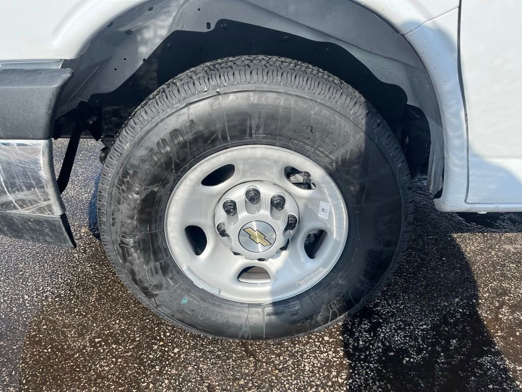 New 2026 Chevrolet Express 3500 w/ Power Convenience Package image 28