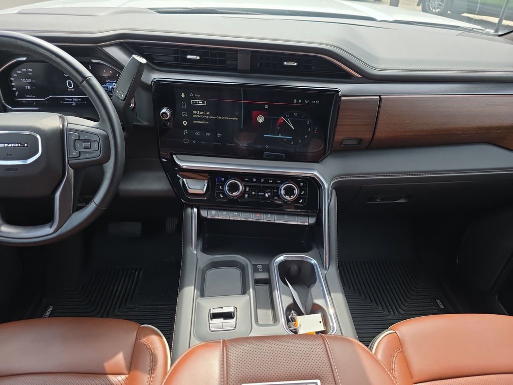 Used 2025 GMC Sierra 2500 Denali Ultimate image 16