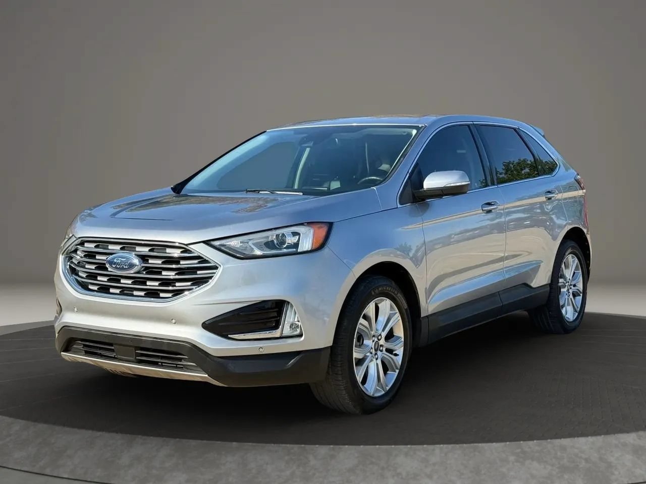 Used 2021 Ford Edge Titanium AWD/4WD image 2