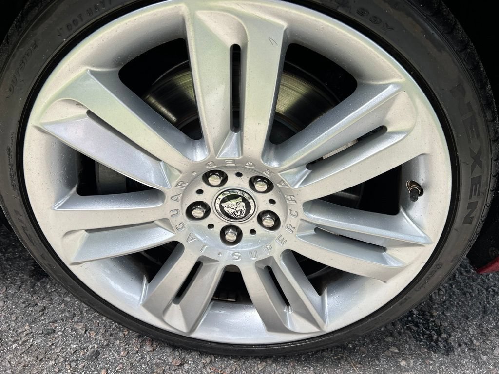 Used 2013 Jaguar XF R RWD image 9