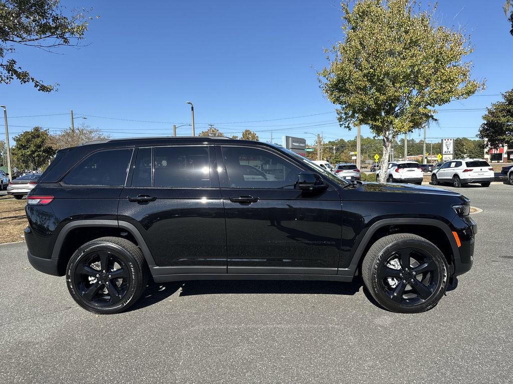 New 2025 Jeep Grand Cherokee Altitude AWD/4WD image 2