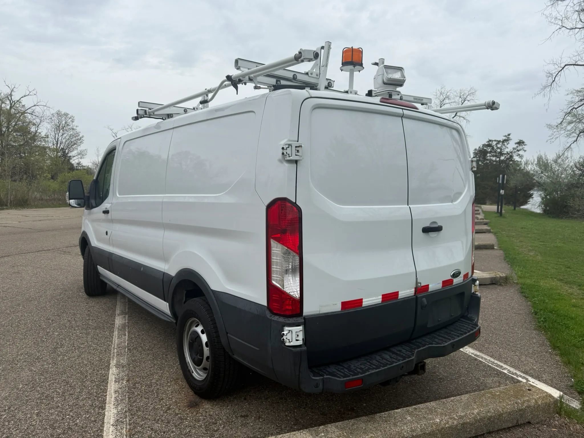 Used 2016 Ford Transit 250 130 Low Roof RWD image 7