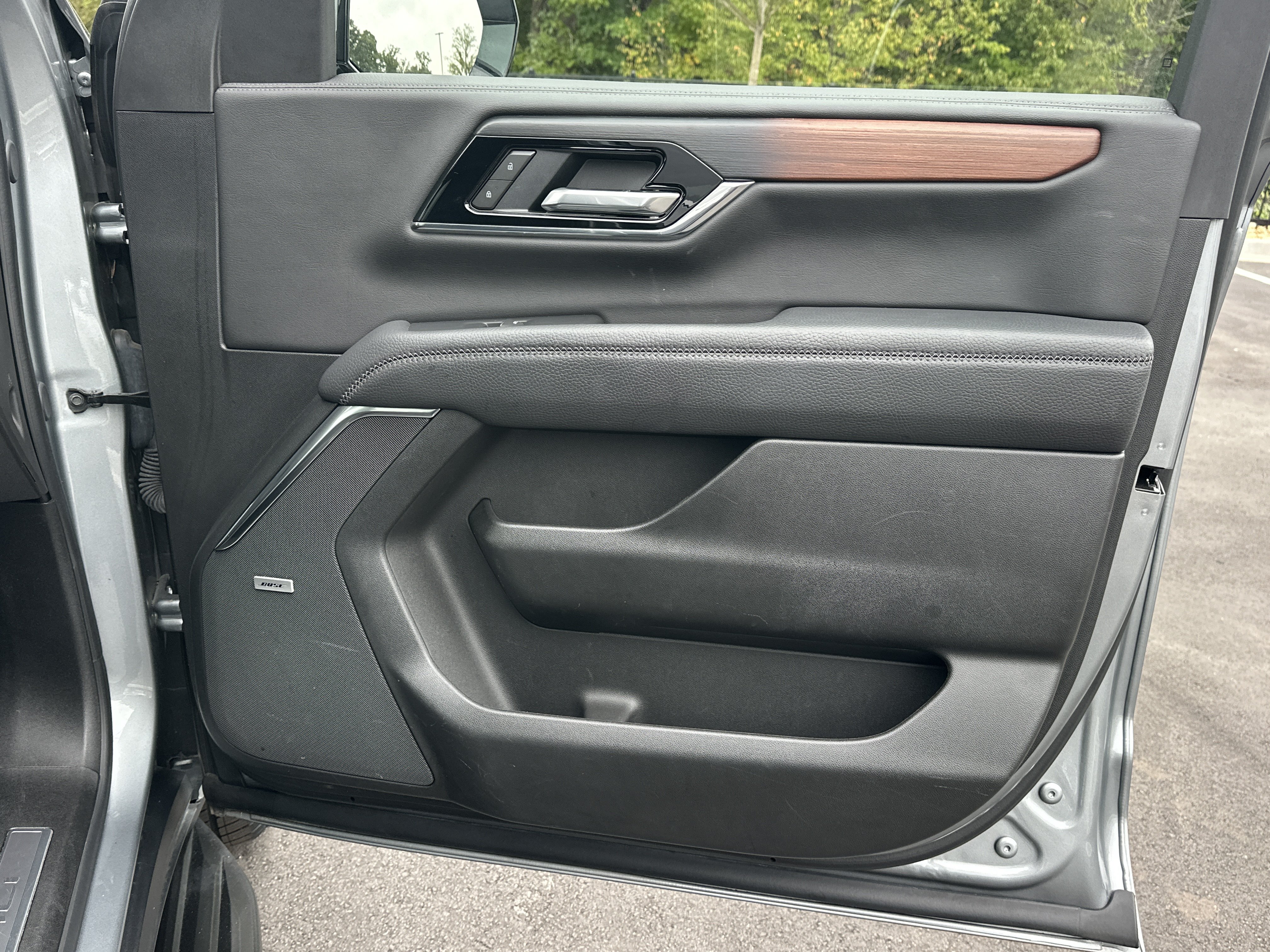 Used 2025 GMC Yukon XL Denali RWD image 15