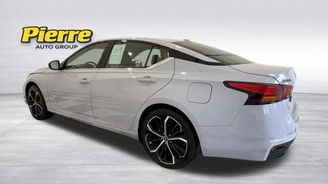 Used 2024 Nissan Altima 2.5 SR FWD image 2
