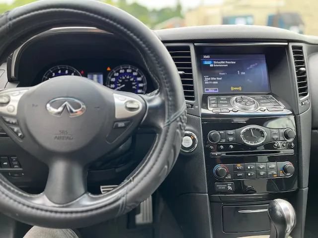 Used 2017 INFINITI QX70 AWD w/ Limited Package image 21