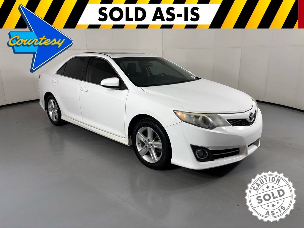 Used 2014 Toyota Camry SE w/ Moonroof Package