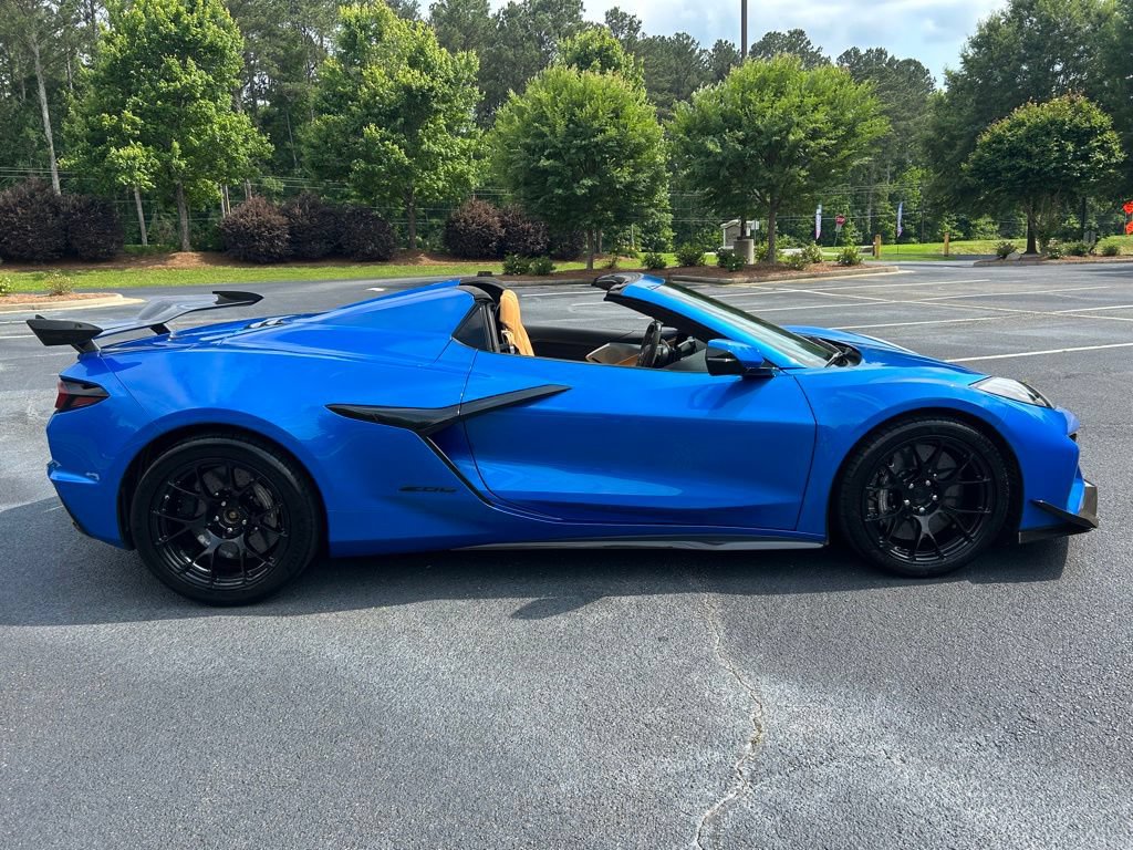 Used 2024 Chevrolet Corvette Z06 w/ Z07 Performance Package RWD image 34