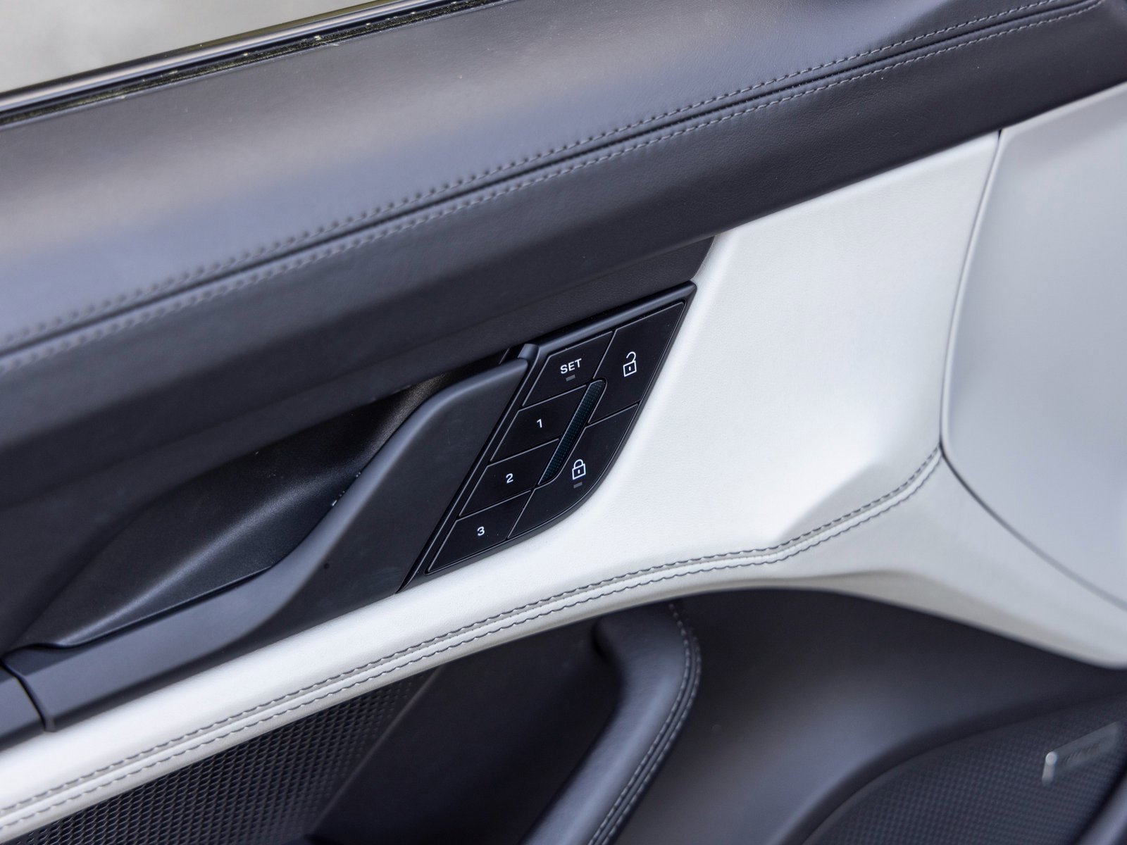 Certified 2022 Porsche Taycan 4 Cross Turismo image 22