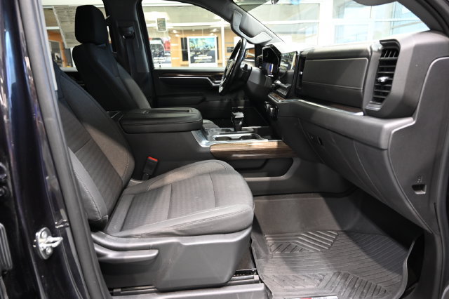 Used 2022 Chevrolet Silverado 1500 LT AWD/4WD image 11