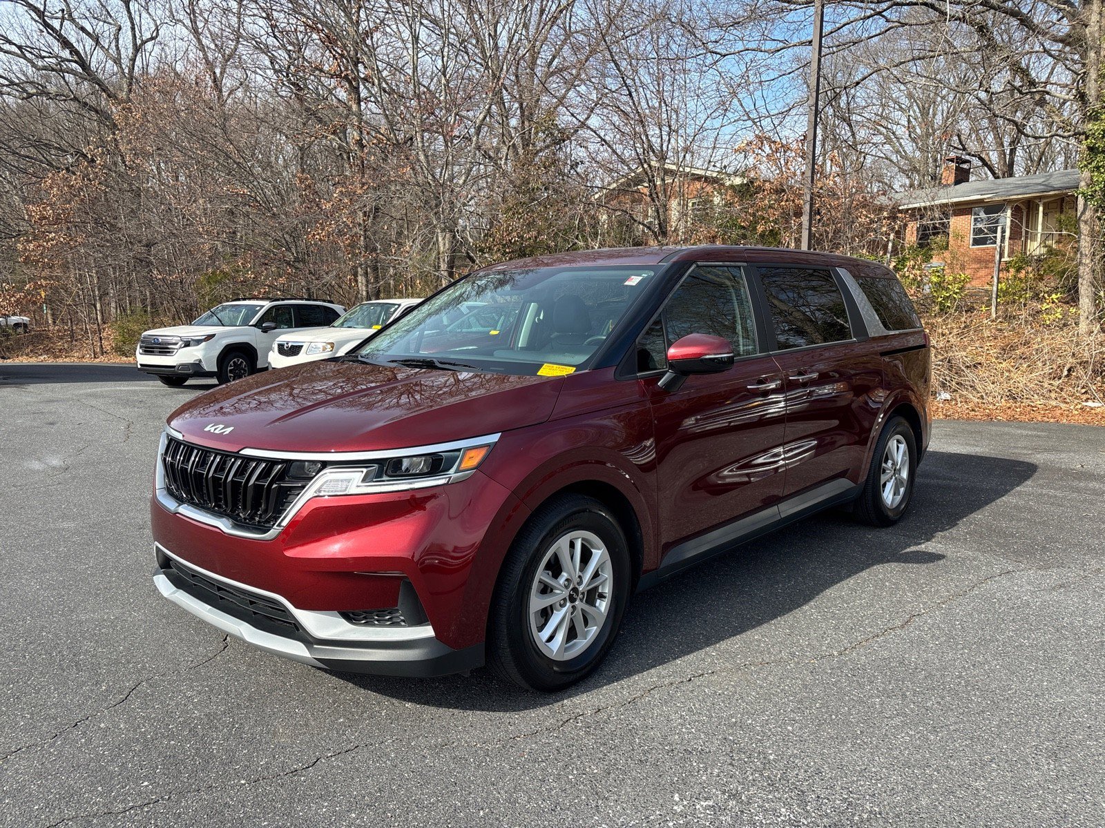 Used 2024 Kia Carnival LX image 1