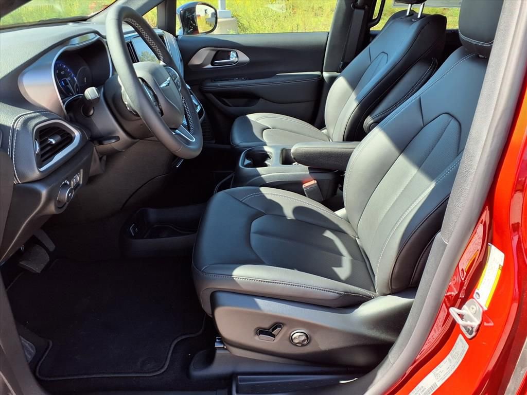 New 2026 Chrysler Pacifica Select image 25