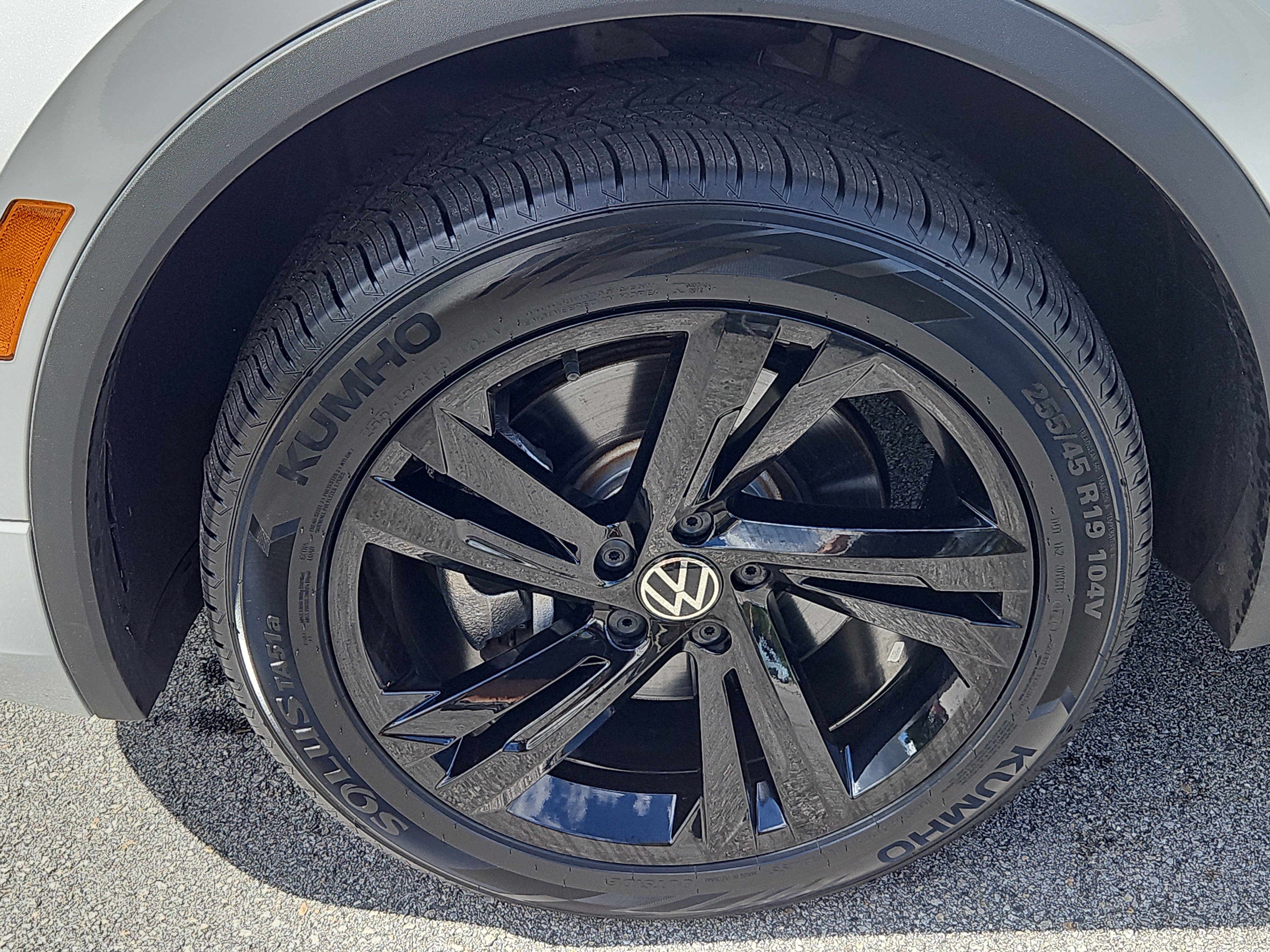 Certified 2024 Volkswagen Tiguan SE R-Line AWD/4WD image 5