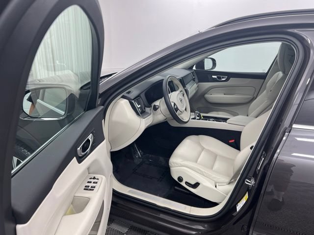 Used 2023 Volvo XC60 B5 Core w/ Climate Package AWD/4WD image 12