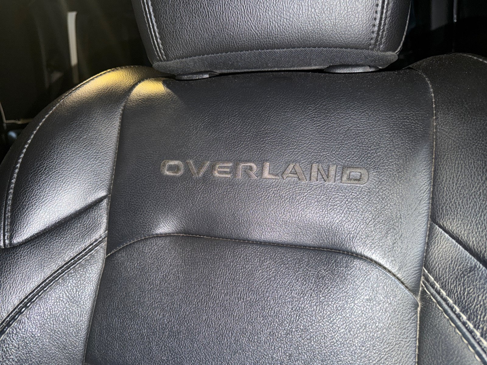 Used 2020 Jeep Gladiator Overland AWD/4WD image 17