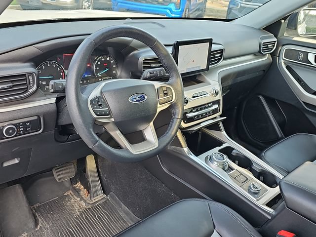 Used 2023 Ford Explorer XLT w/ Equipment Group 202A AWD/4WD image 11