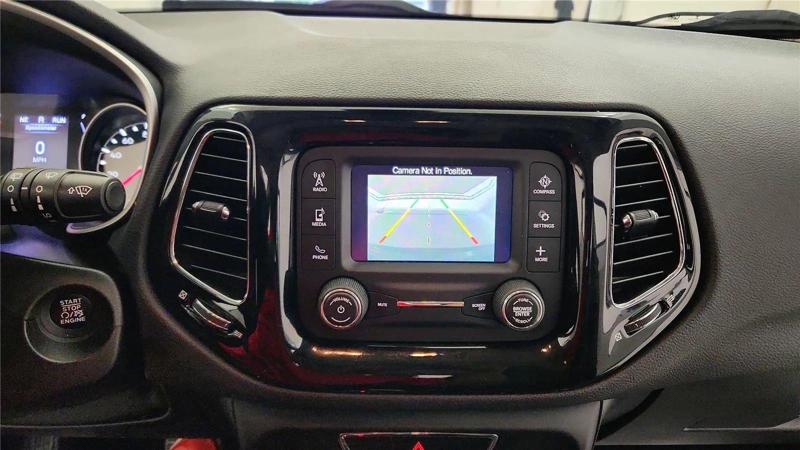 Used 2018 Jeep Compass Latitude AWD/4WD image 24
